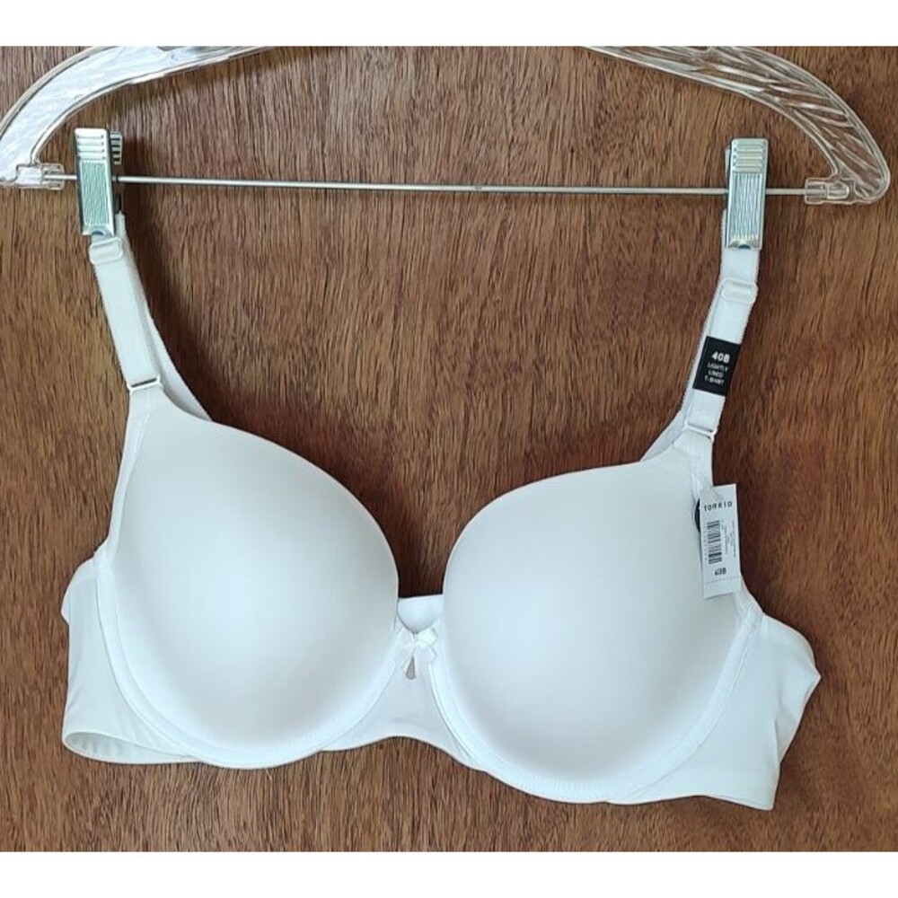 NWT Torrid Curve white size 40B, 360 Back Smoothing lightly lined T-shirt bra